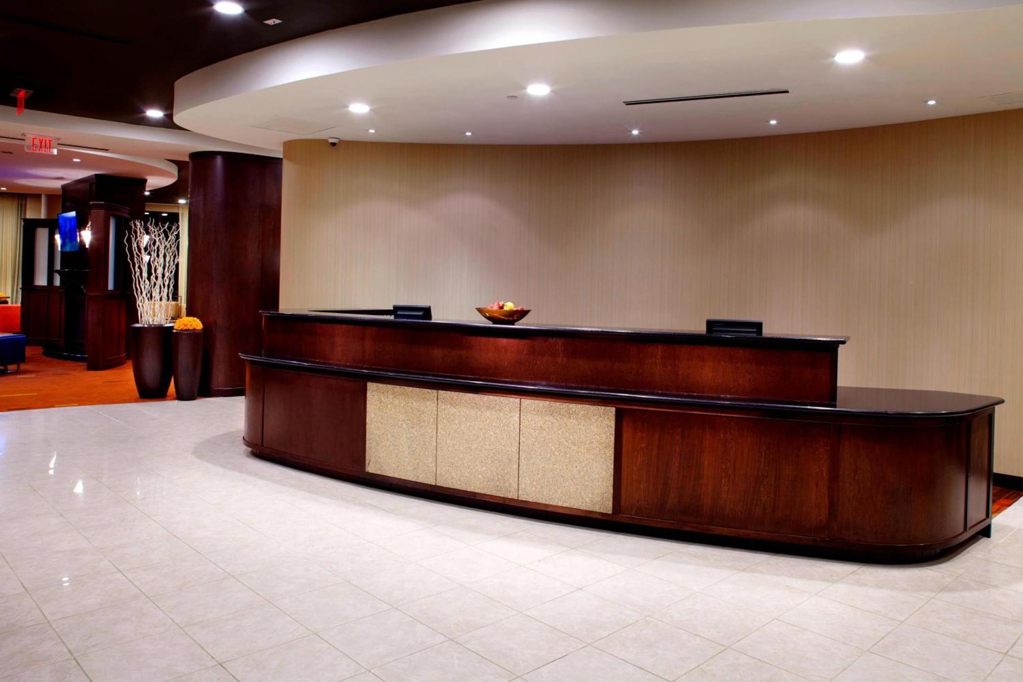 Courtyard By Marriott Pittsburgh West Homestead Waterfront Exterior photo