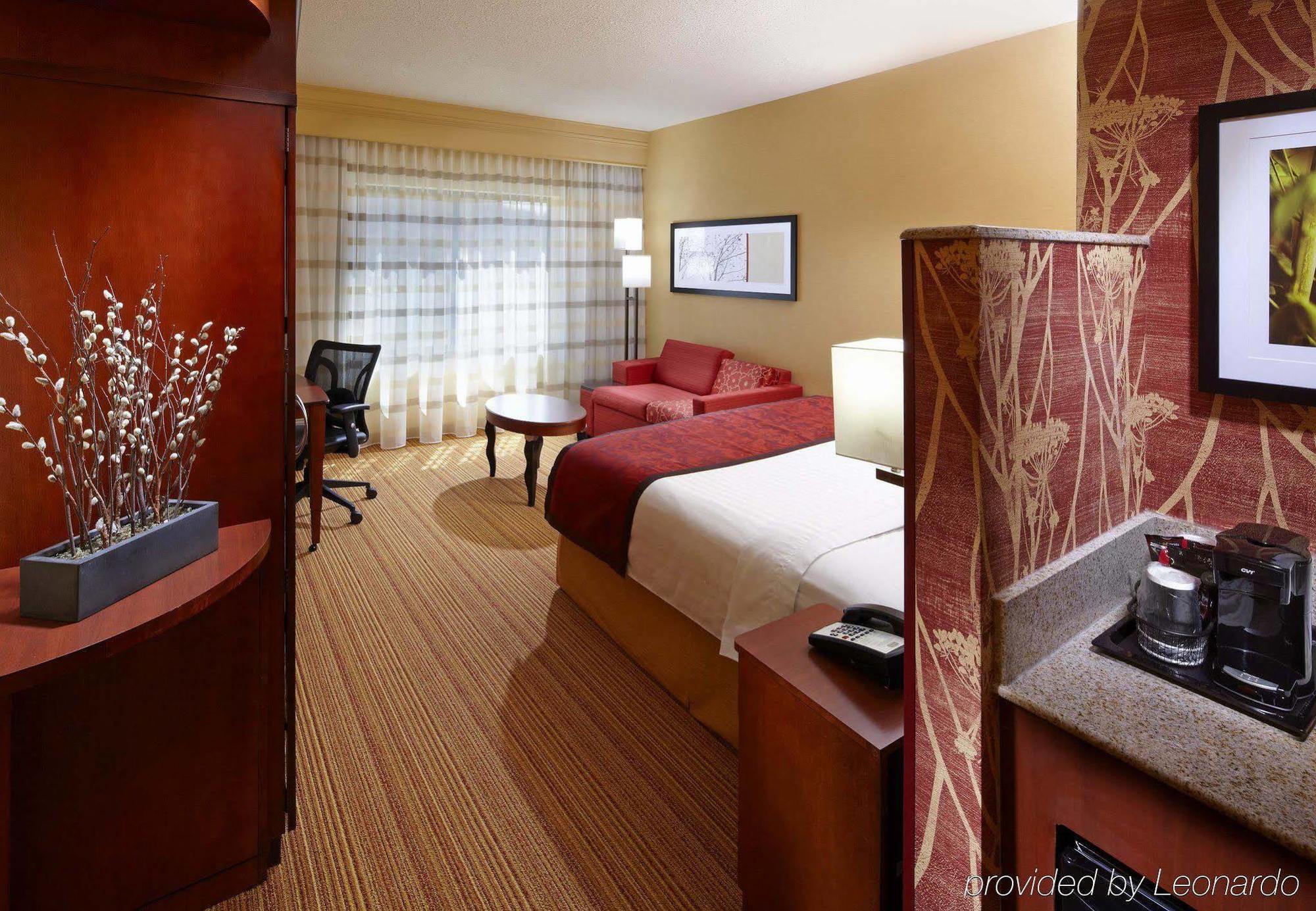 Courtyard By Marriott Pittsburgh West Homestead Waterfront Room photo