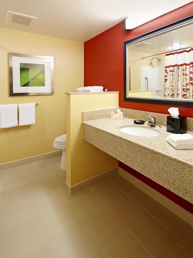 Courtyard By Marriott Pittsburgh West Homestead Waterfront Exterior photo